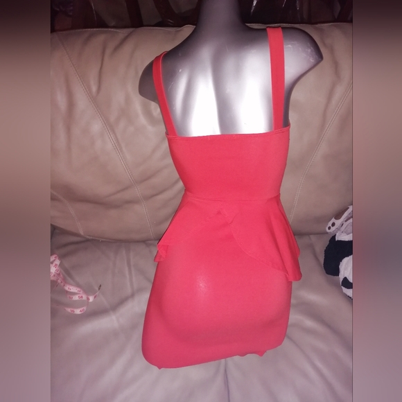🐘 Charlotte Russe Red Peplum Mini Dress with middle keyhole cutout - Picture 6 of 10